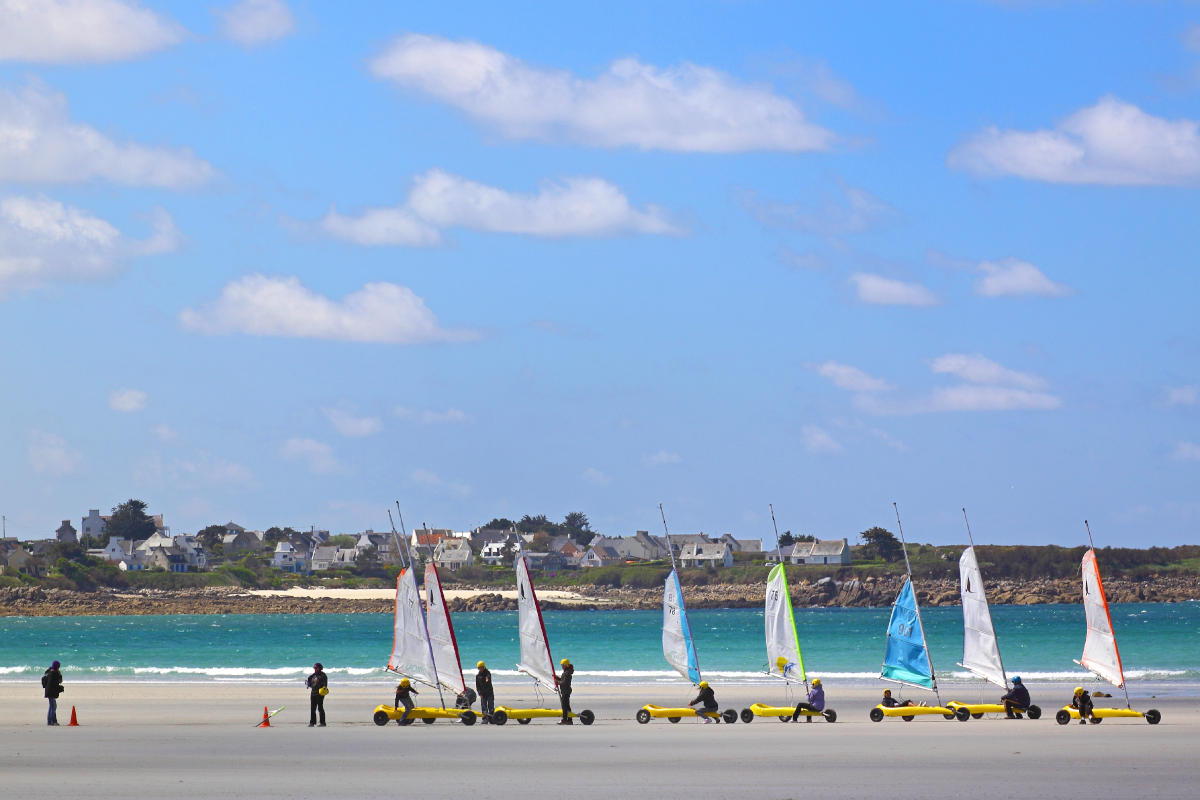 landcraft-on-the-beach-near-Roscoff